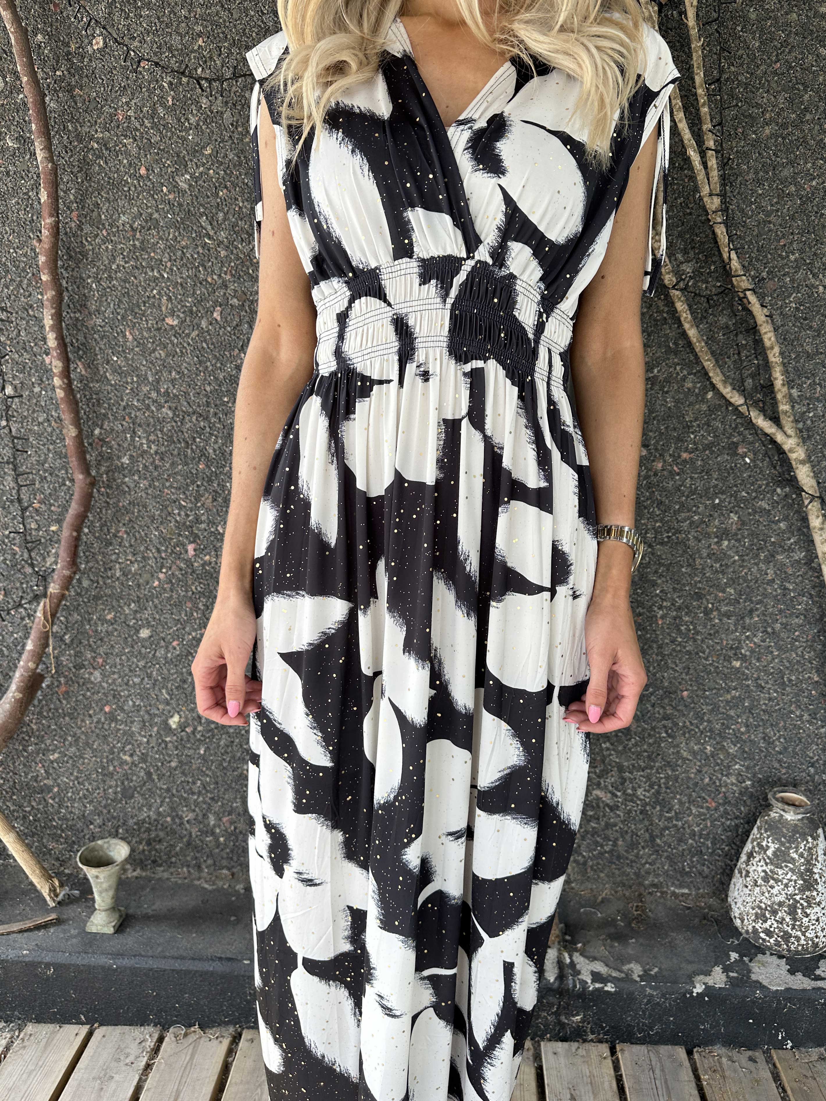 Pams Art Flower Sleeveless - Lang elastisk kjole med store blomstermotiver